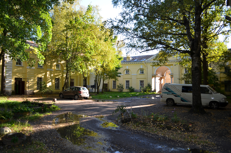 Дворцовые конюшни)